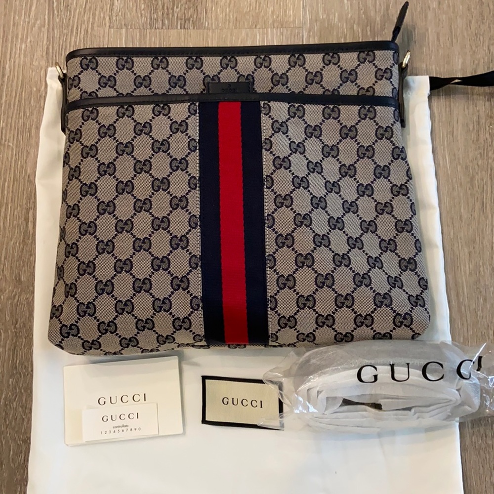 Gucci Shelly Signature Supreme Crossbody Bag Blue
